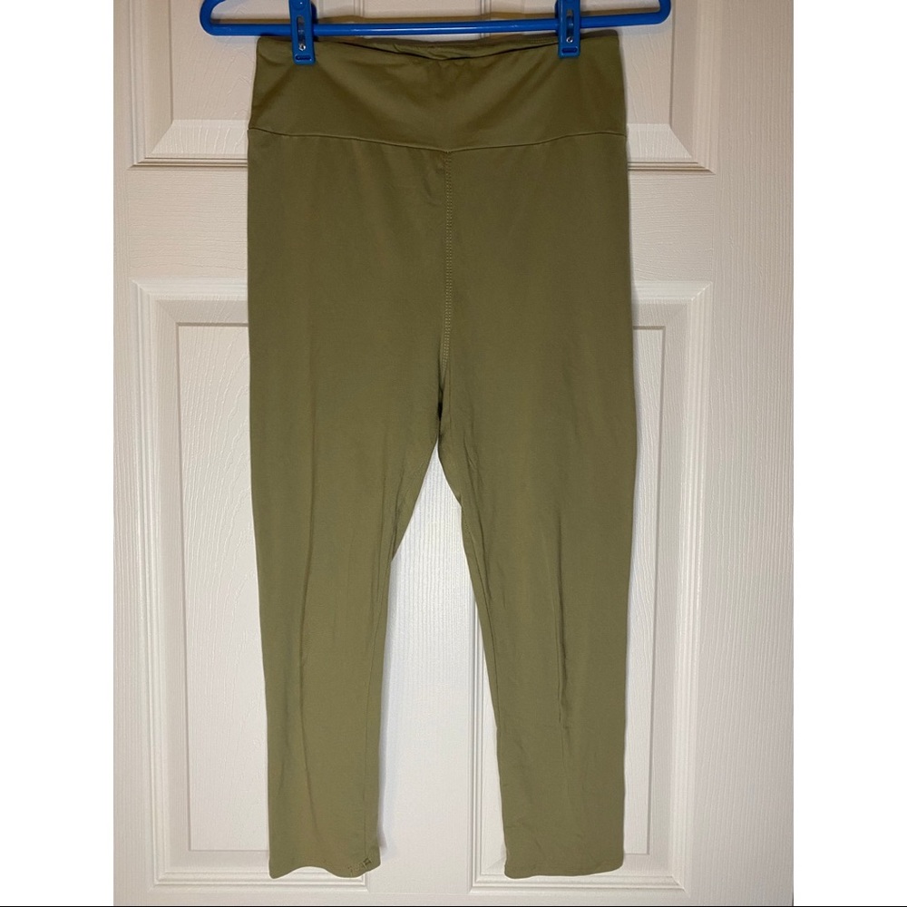 Simple Addition Capri Leggings